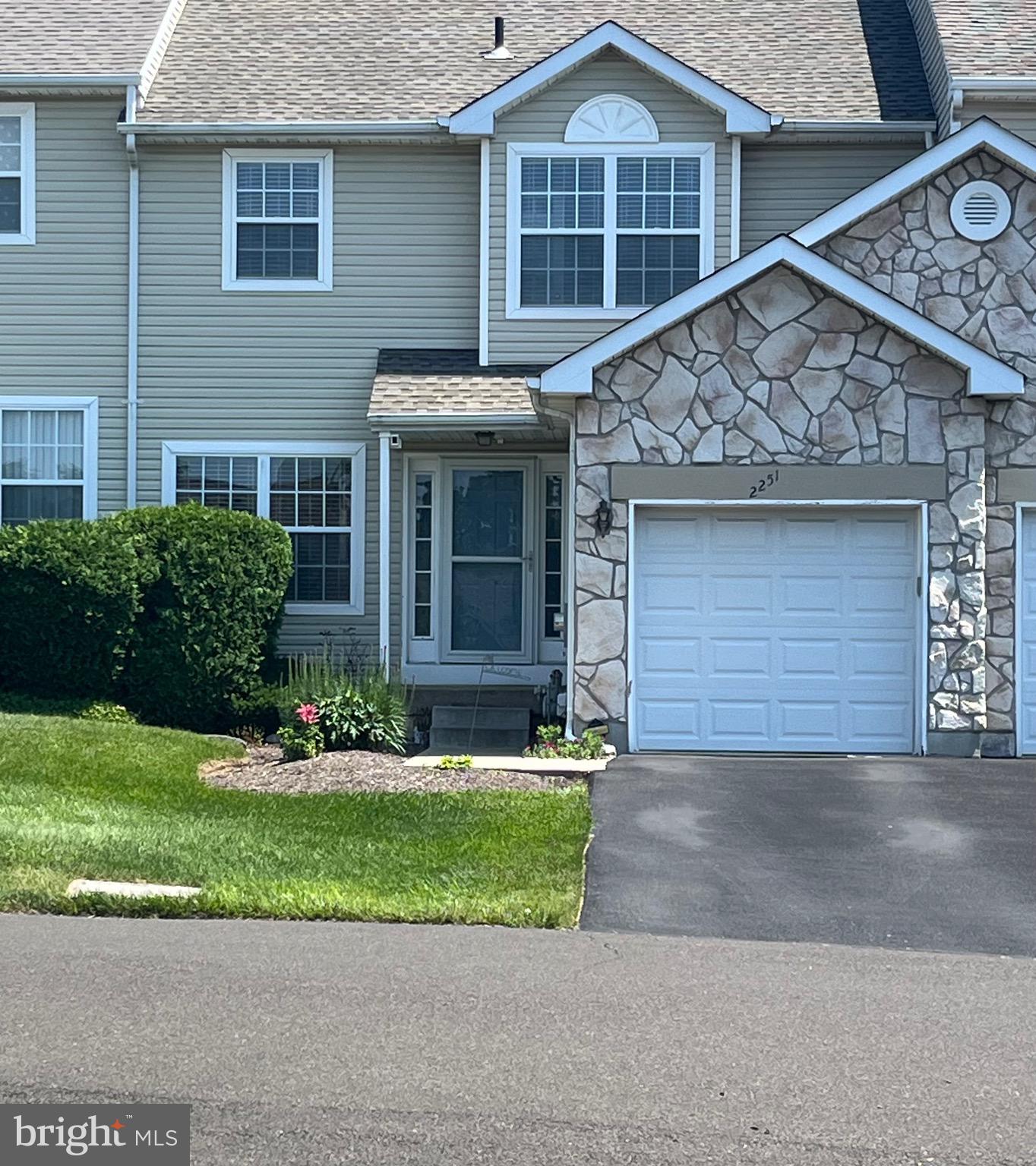 2251 Orchard Hill Cir