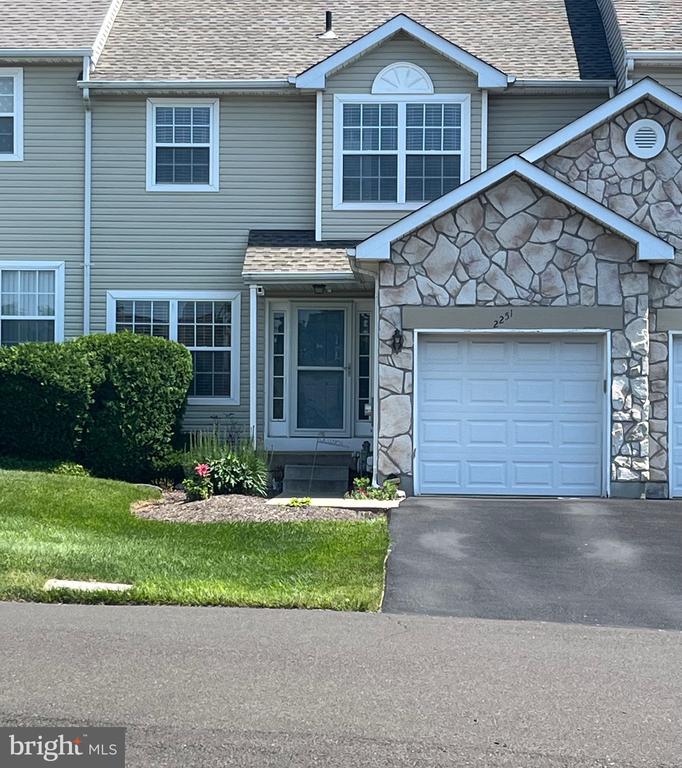 2251 Orchard Hill Cir
