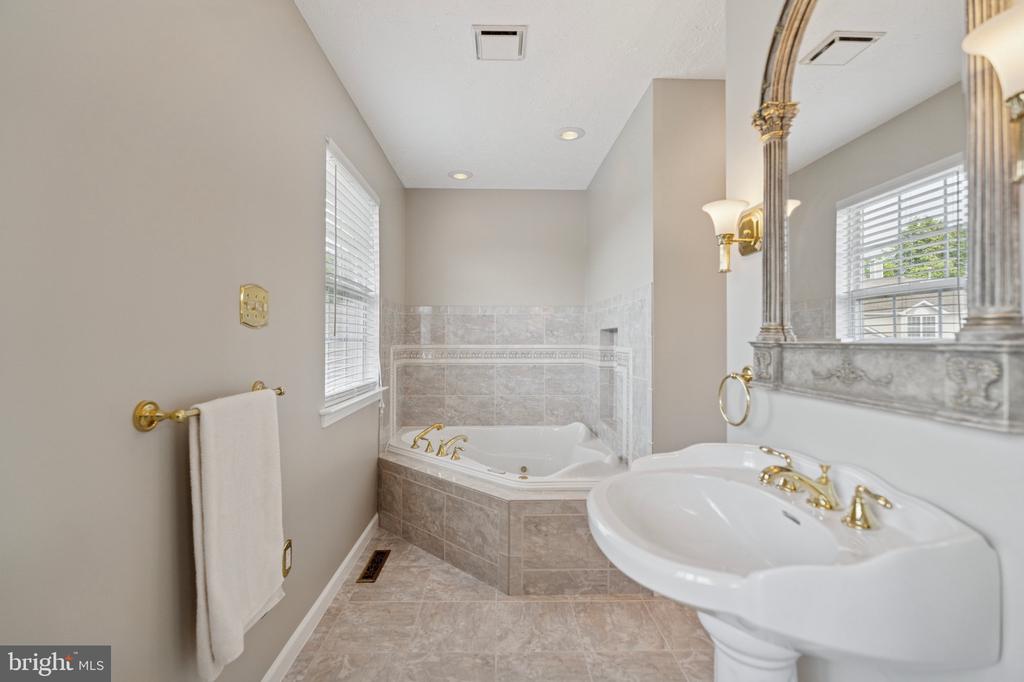 2251 Orchard Hill Cir