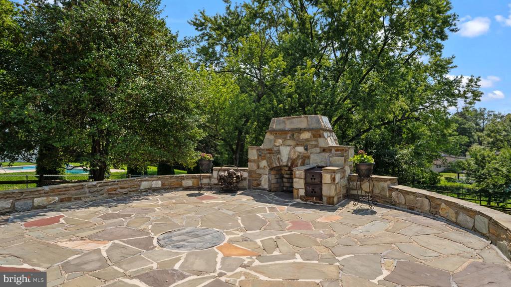 99 HILLTOP DRIVE