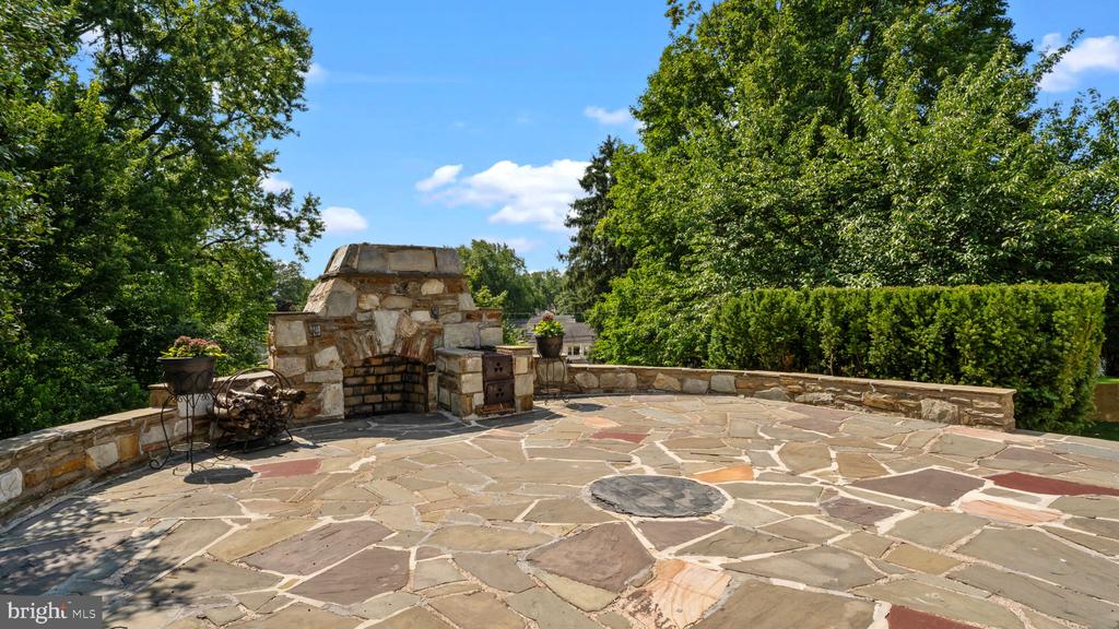 99 HILLTOP DRIVE