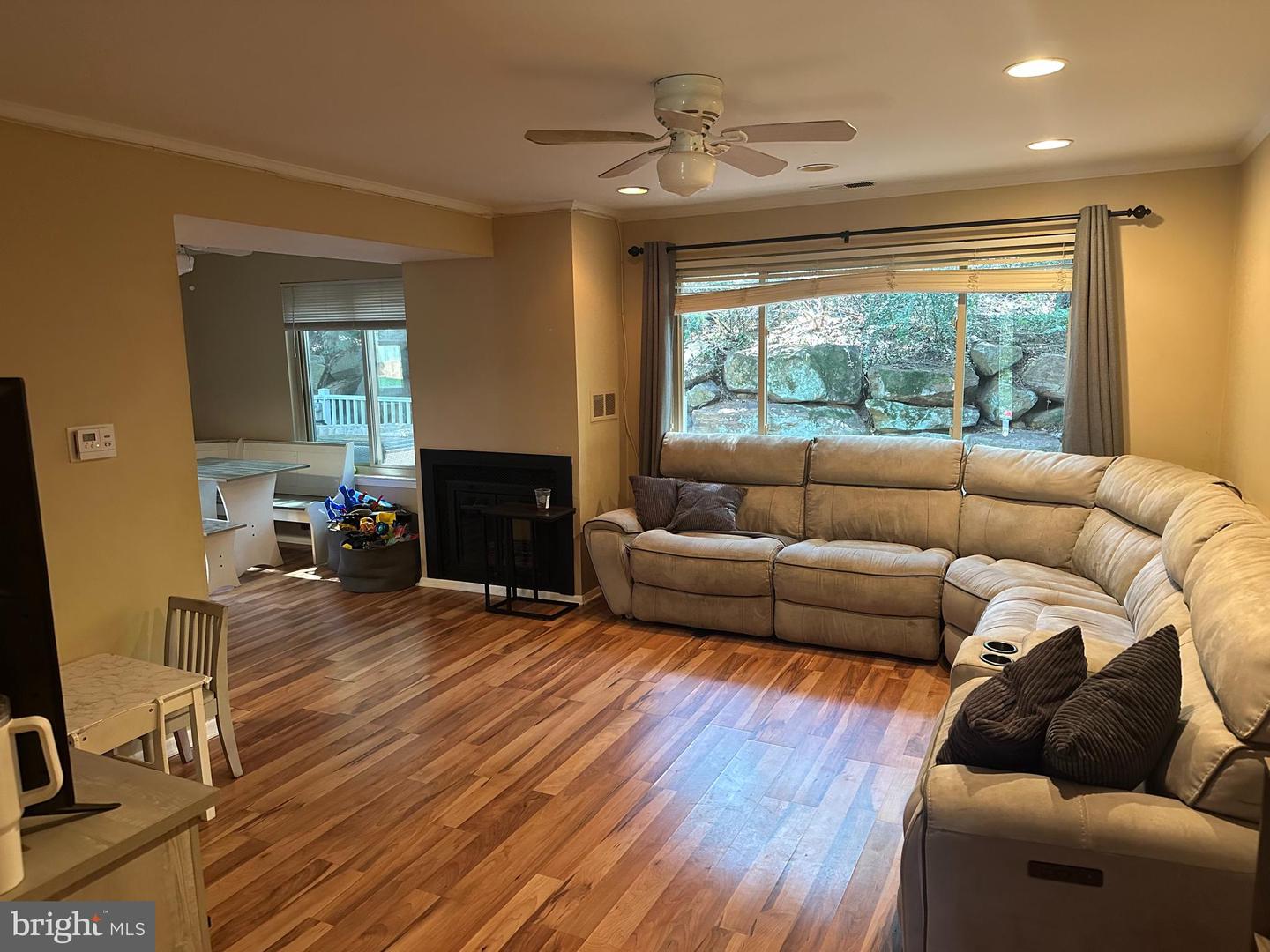 630 VALLEY STREAM CIR