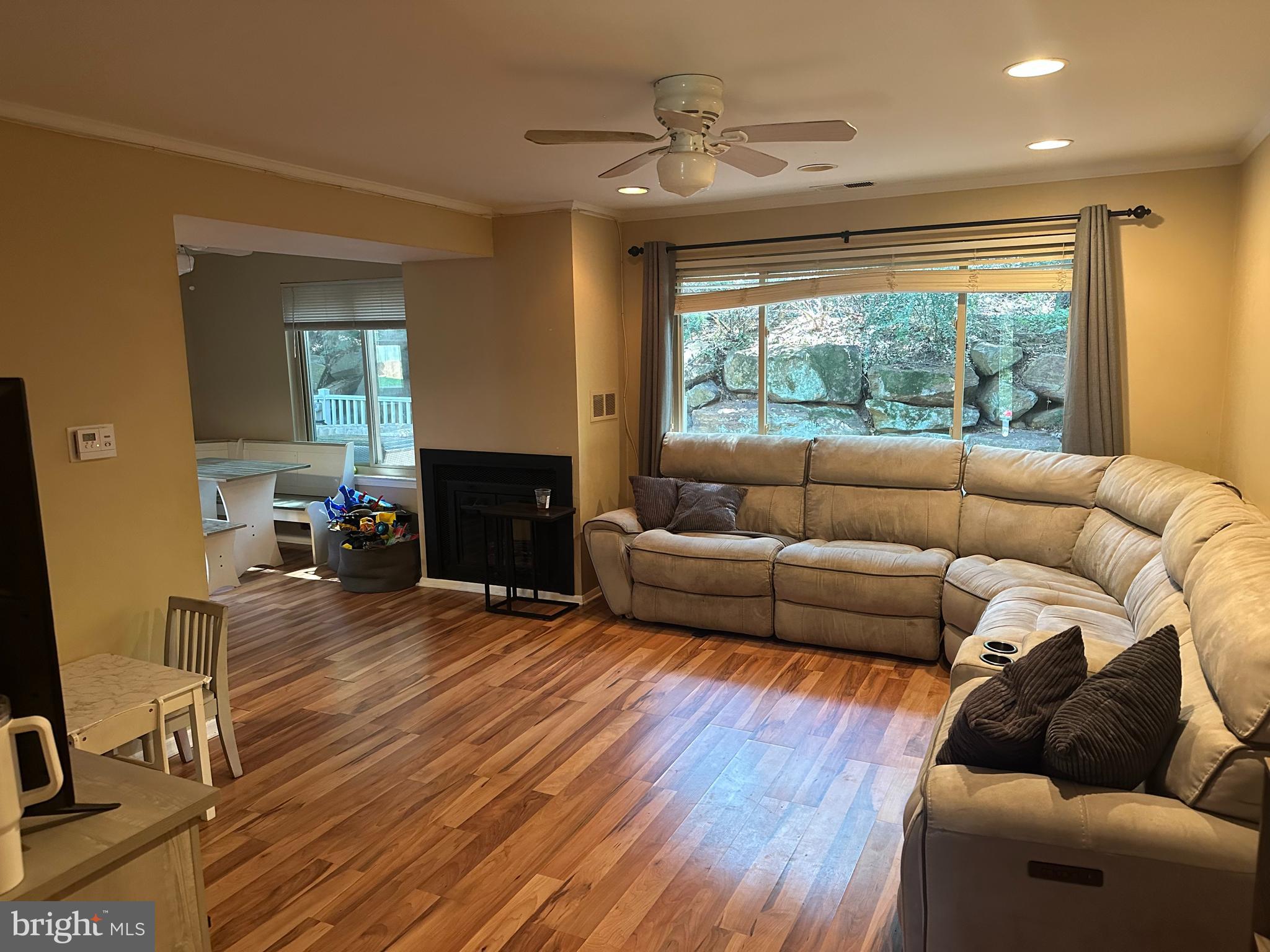 630 VALLEY STREAM CIR