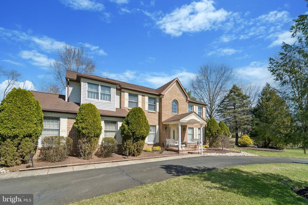 137 BRIARWOOD DRIVE