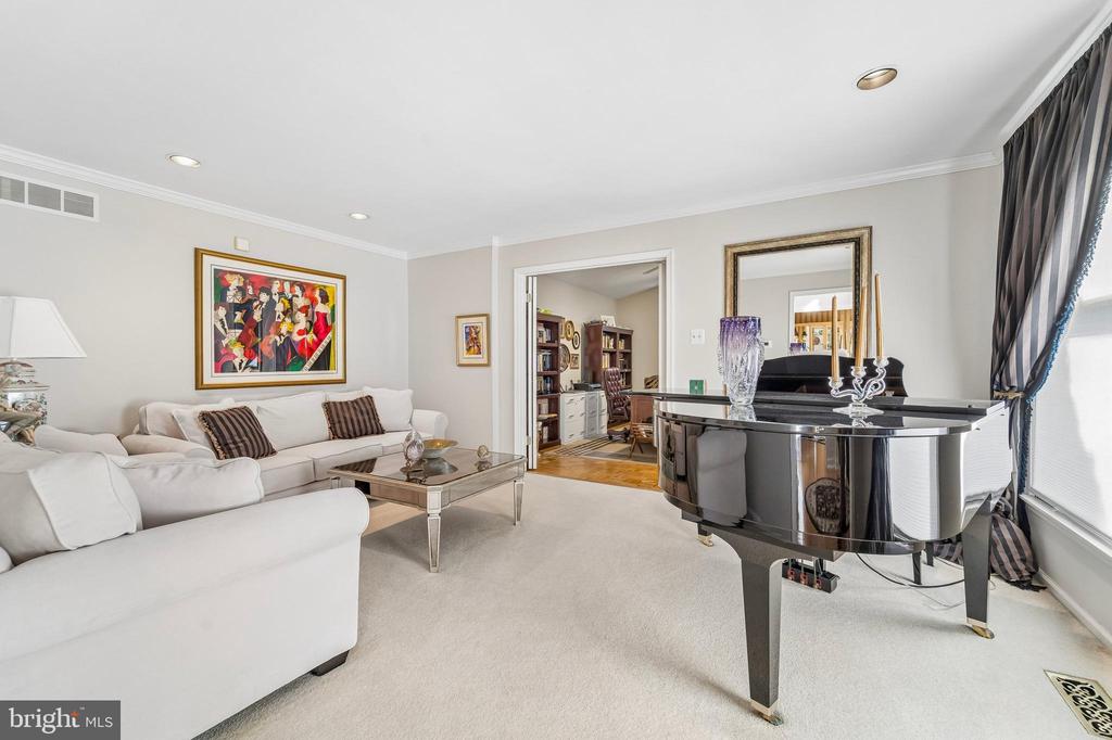 137 BRIARWOOD DRIVE