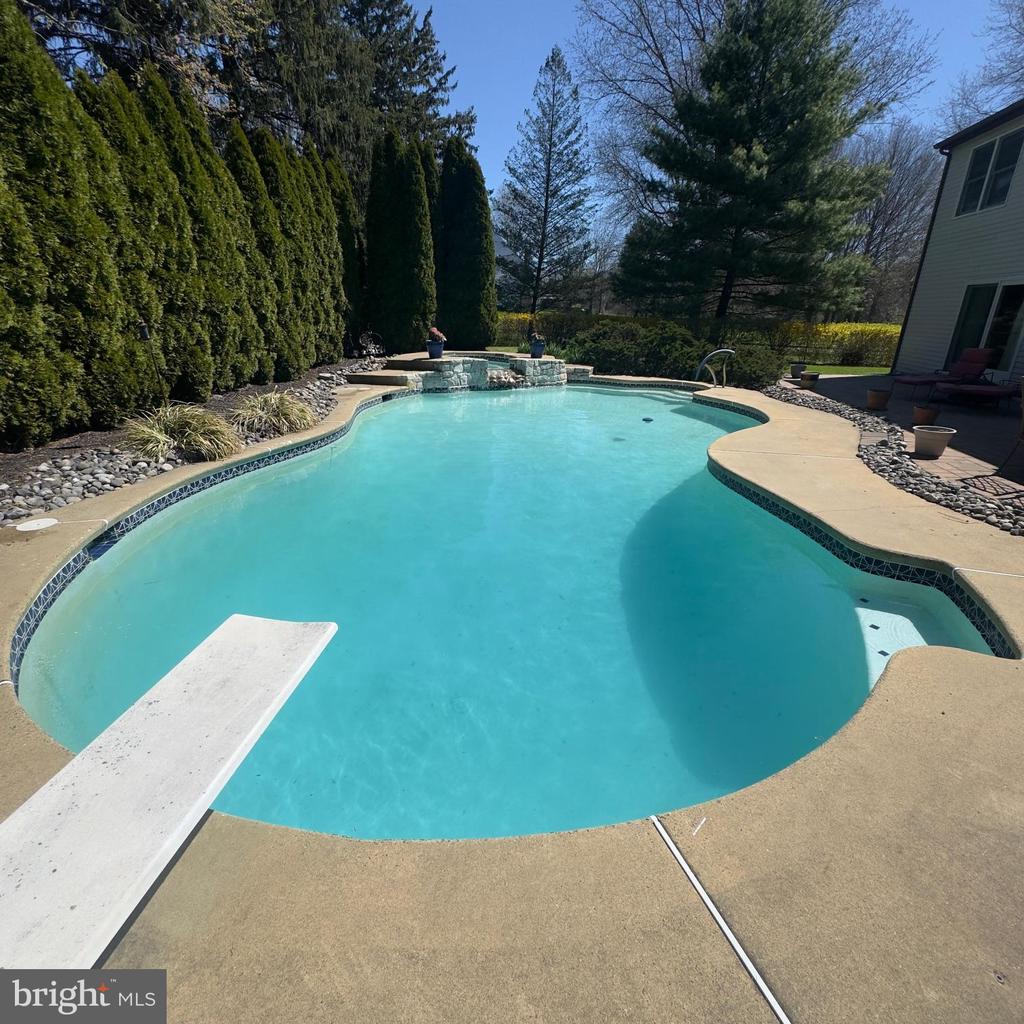 137 BRIARWOOD DRIVE