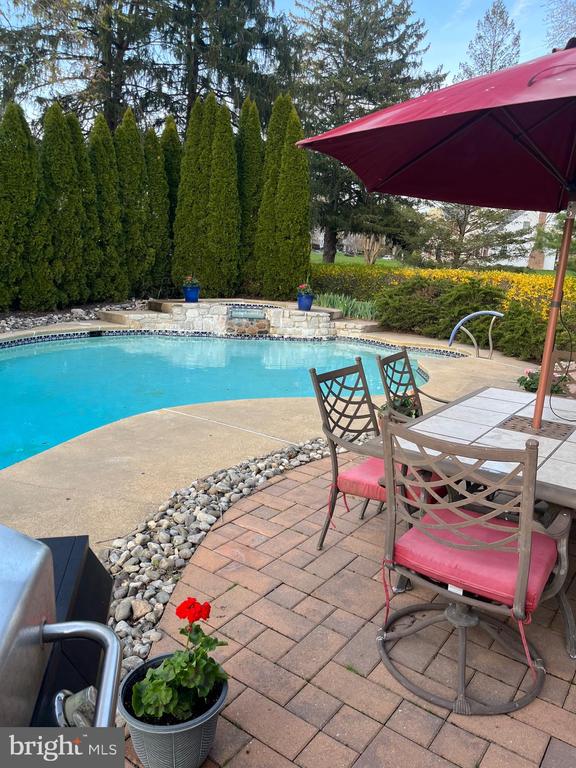 137 BRIARWOOD DRIVE
