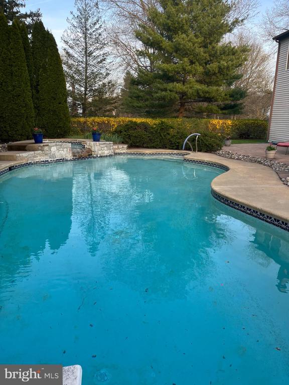 137 BRIARWOOD DRIVE