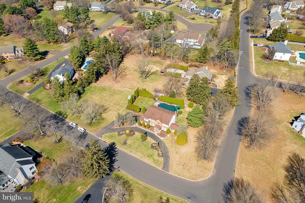 137 BRIARWOOD DRIVE