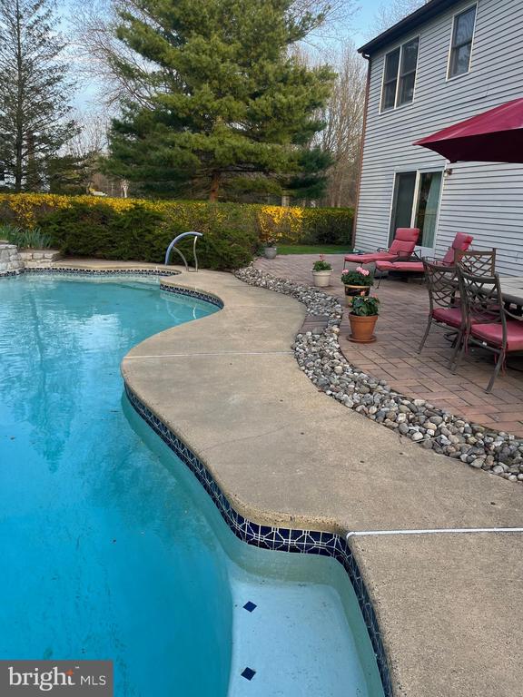 137 BRIARWOOD DRIVE