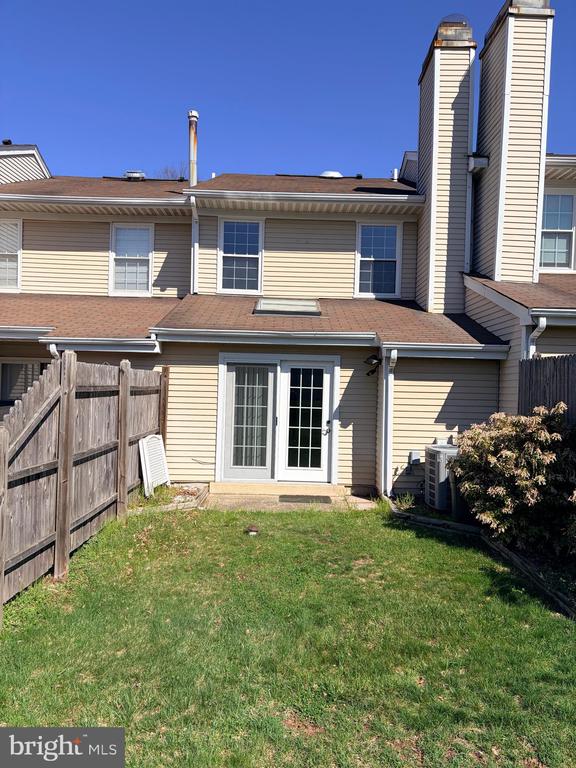 144 LEEDOM WAY