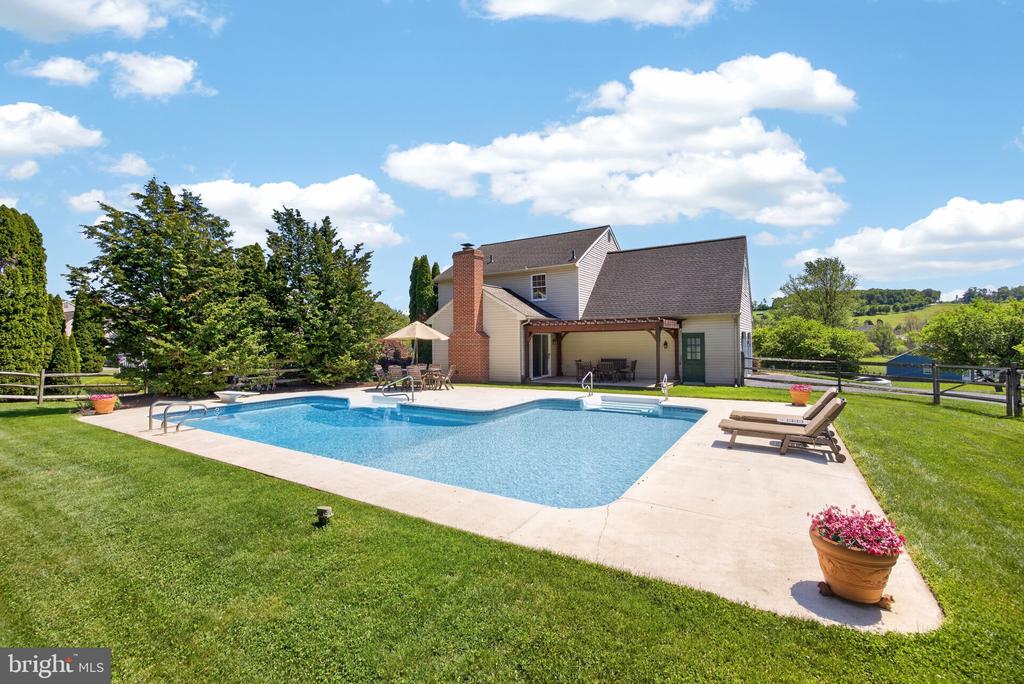 315 GLEN RUN DRIVE
