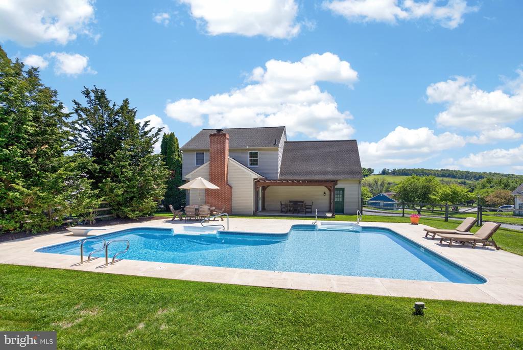 315 GLEN RUN DRIVE