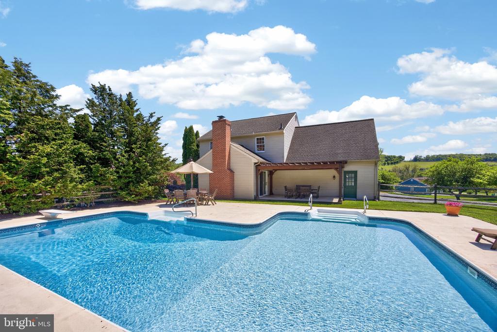 315 GLEN RUN DRIVE