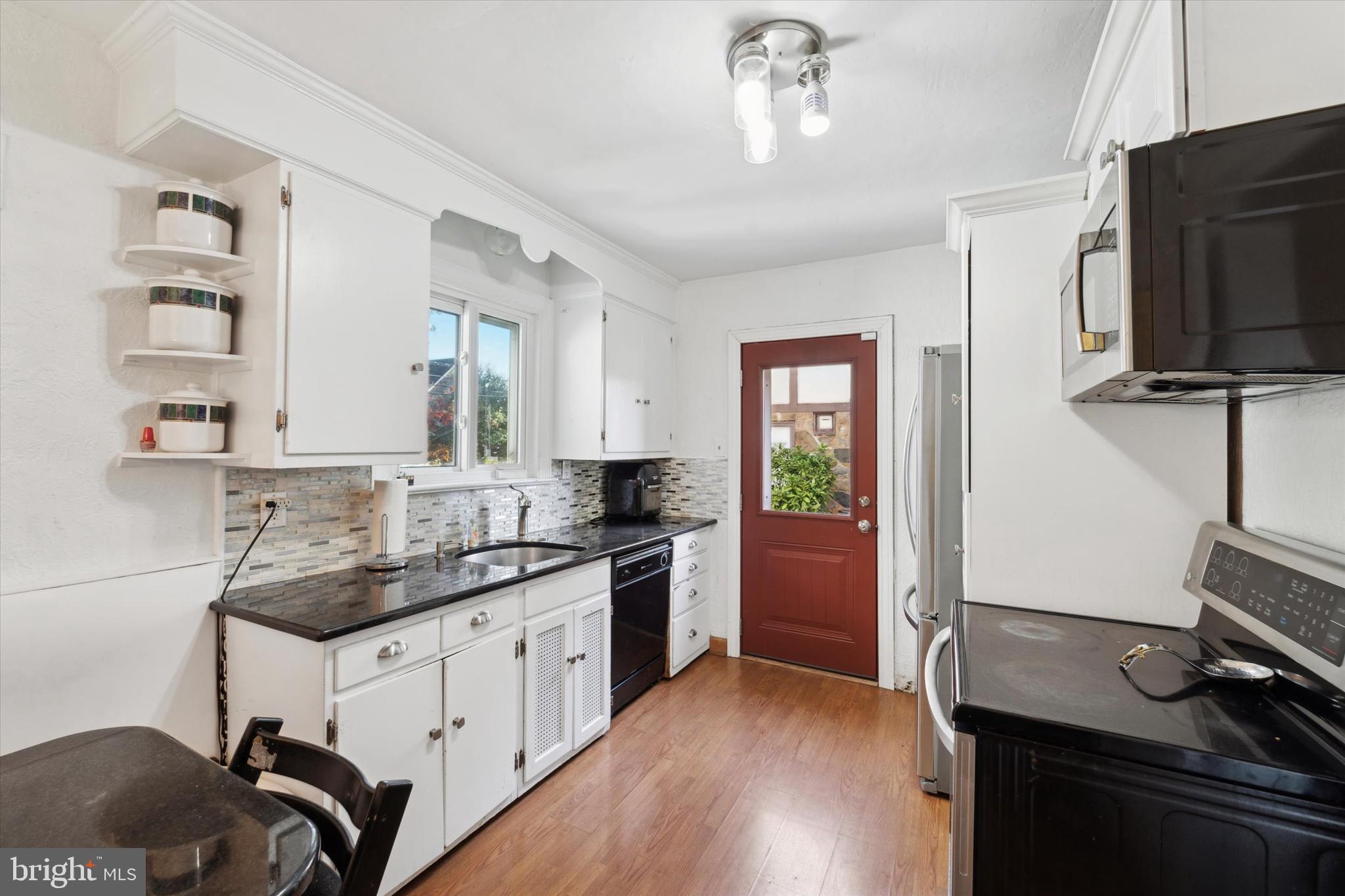559 Broadview Rd
