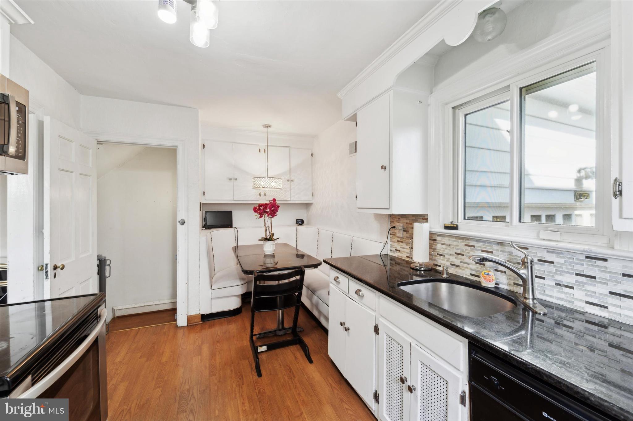 559 Broadview Rd