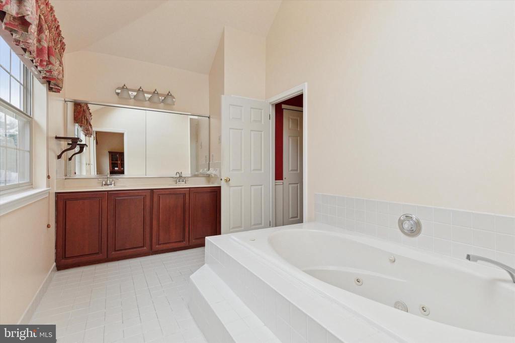 103 Gordon Ln