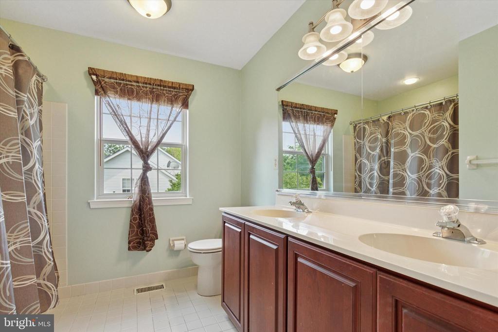 103 Gordon Ln