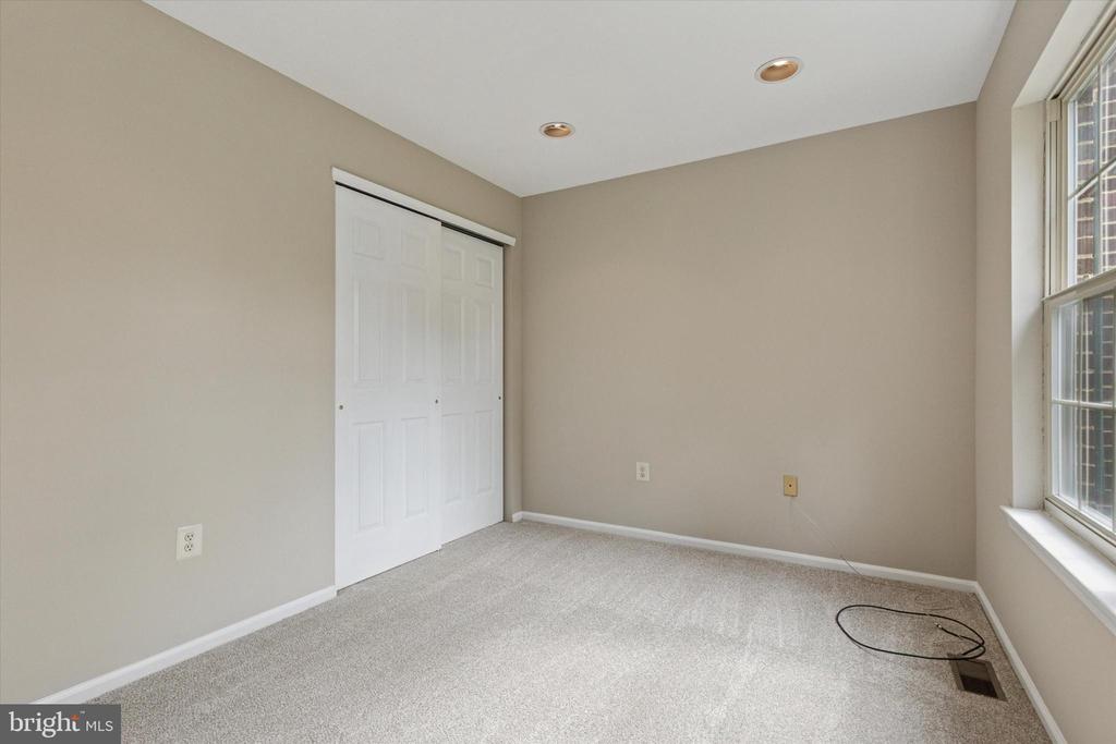 103 Gordon Ln