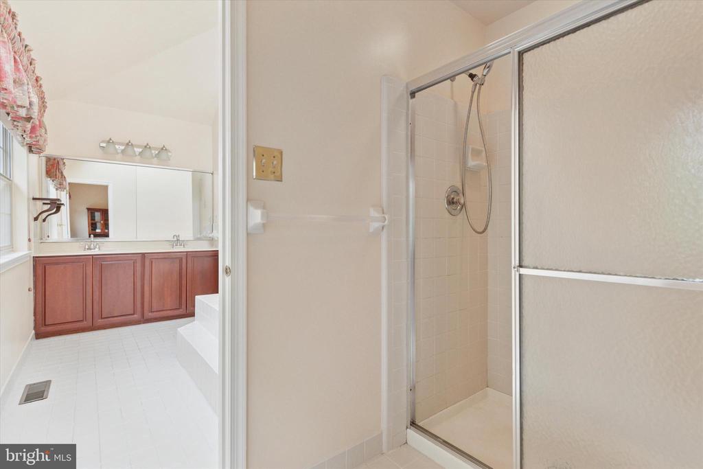 103 Gordon Ln