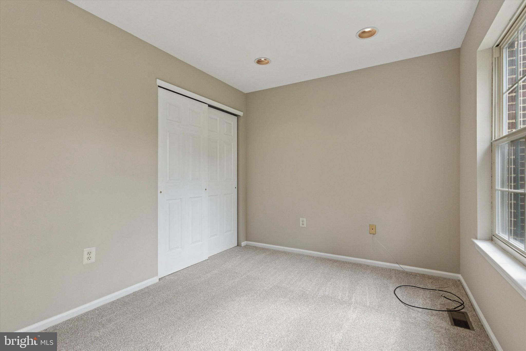 103 Gordon Ln