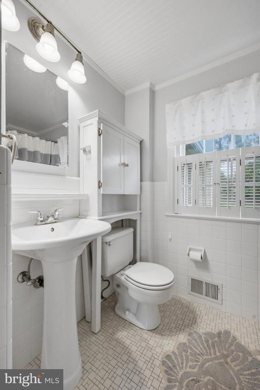 601 CEDAR LANE