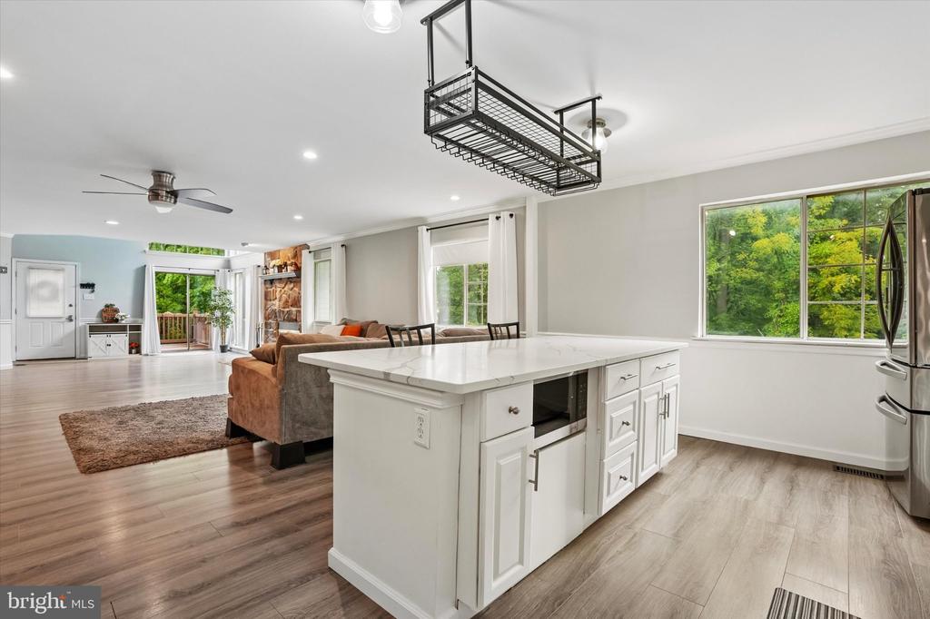 455 BROWN BRIAR CIRCLE