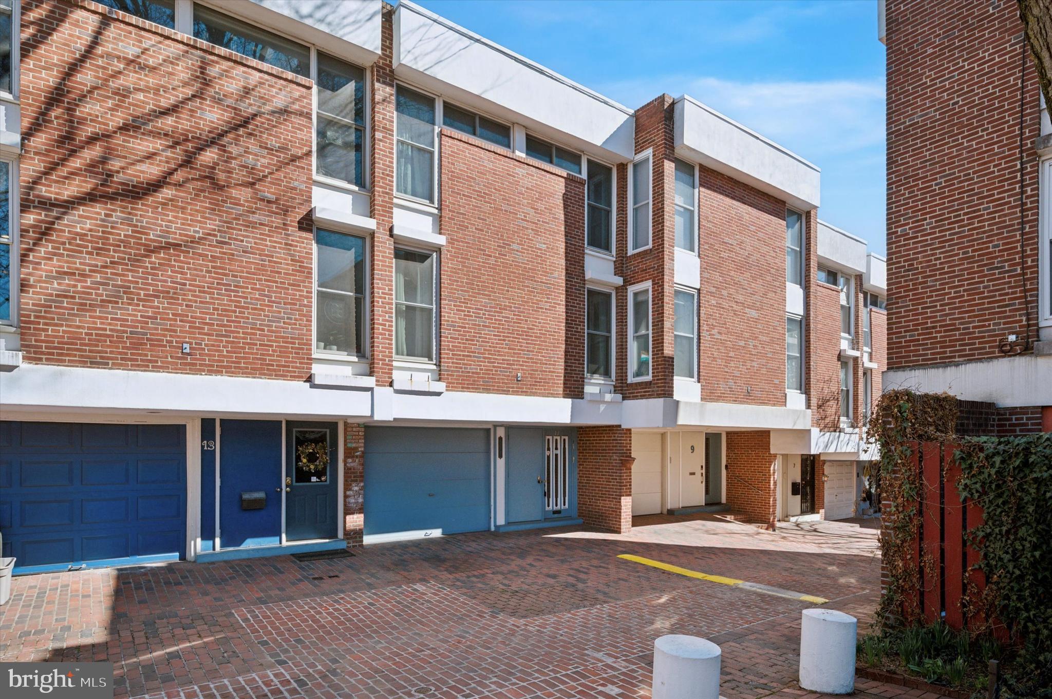 11 University Mews
