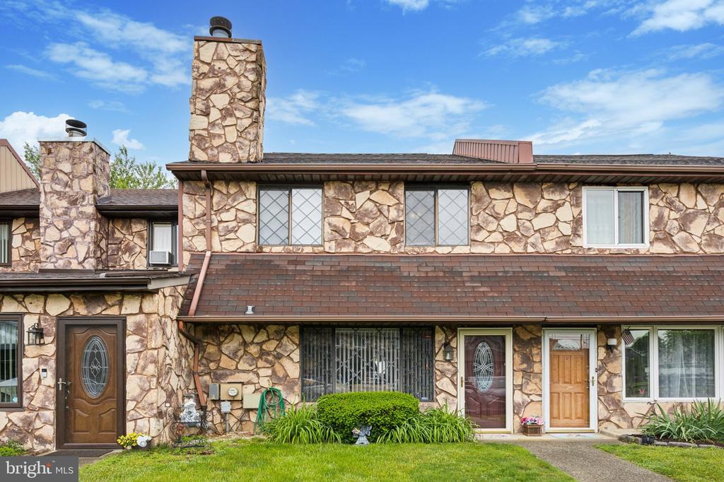 1735 Nathaniel Dr