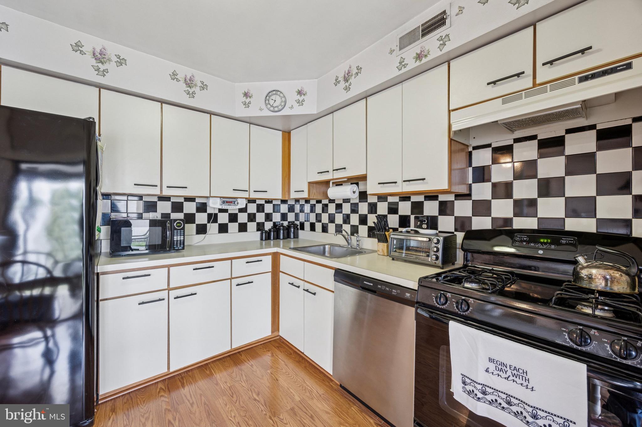 1735 Nathaniel Dr