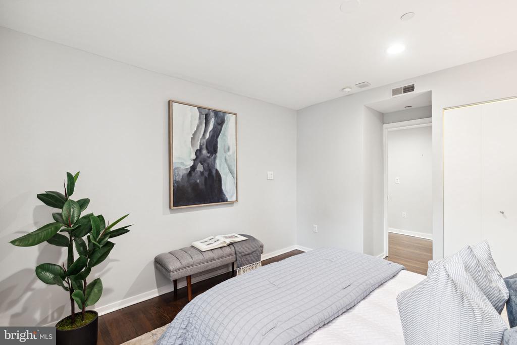 1737 CHESTNUT STREET Unit: 501