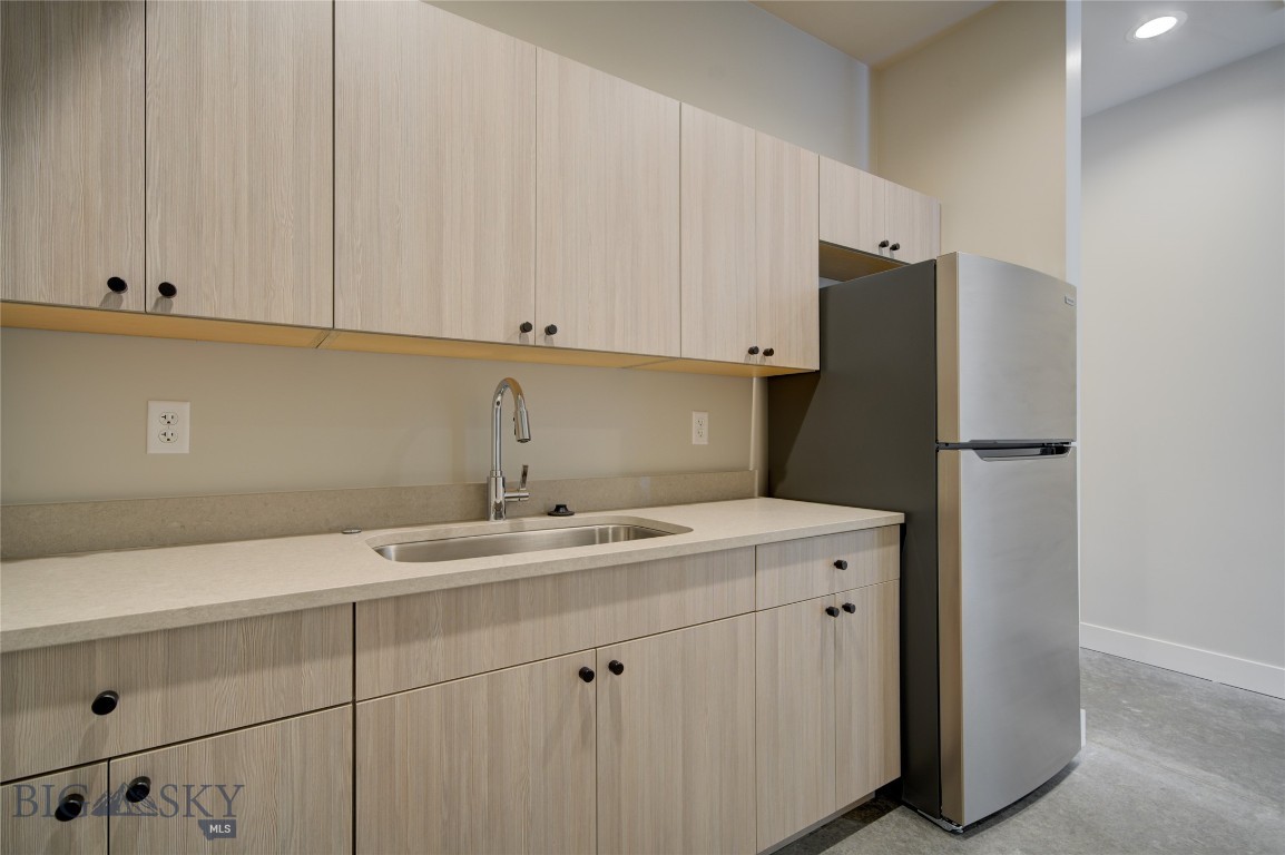 7401 Shedhorn Drive 3