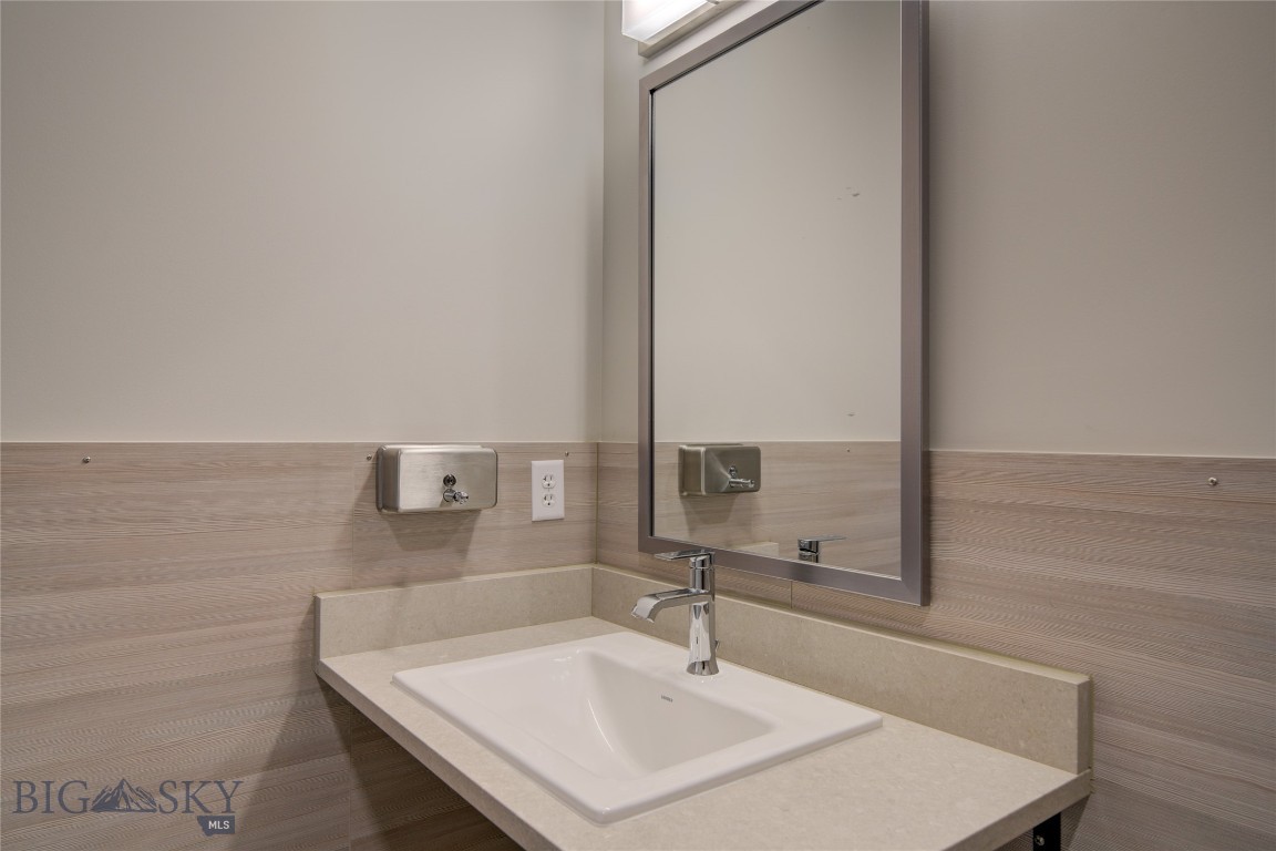 7401 Shedhorn Drive 4