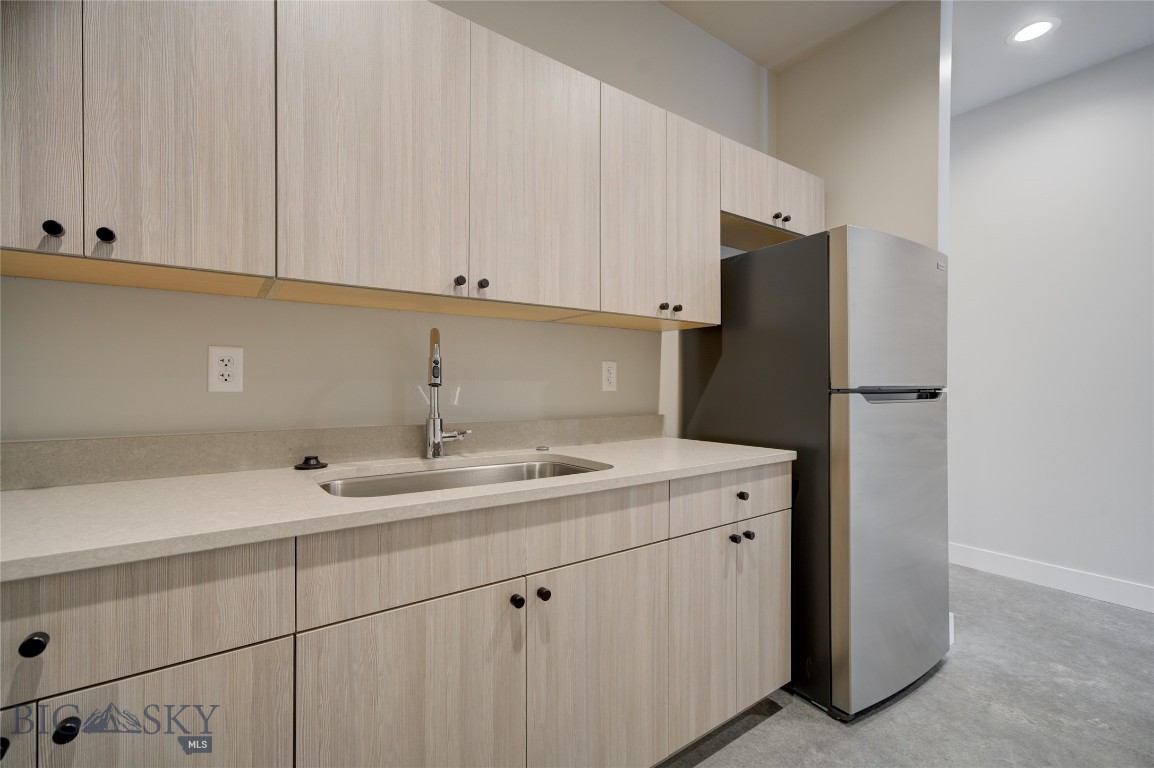 7401 Shedhorn Drive 4