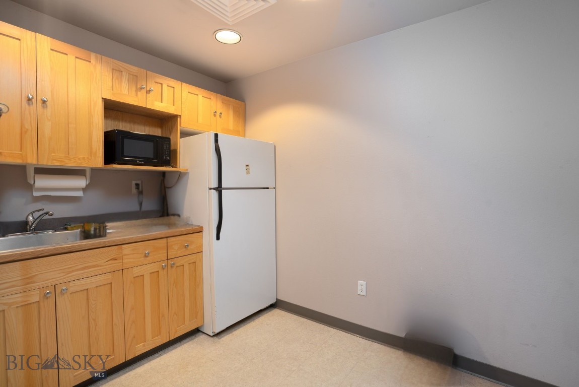 3825 Valley Commons Dr 2