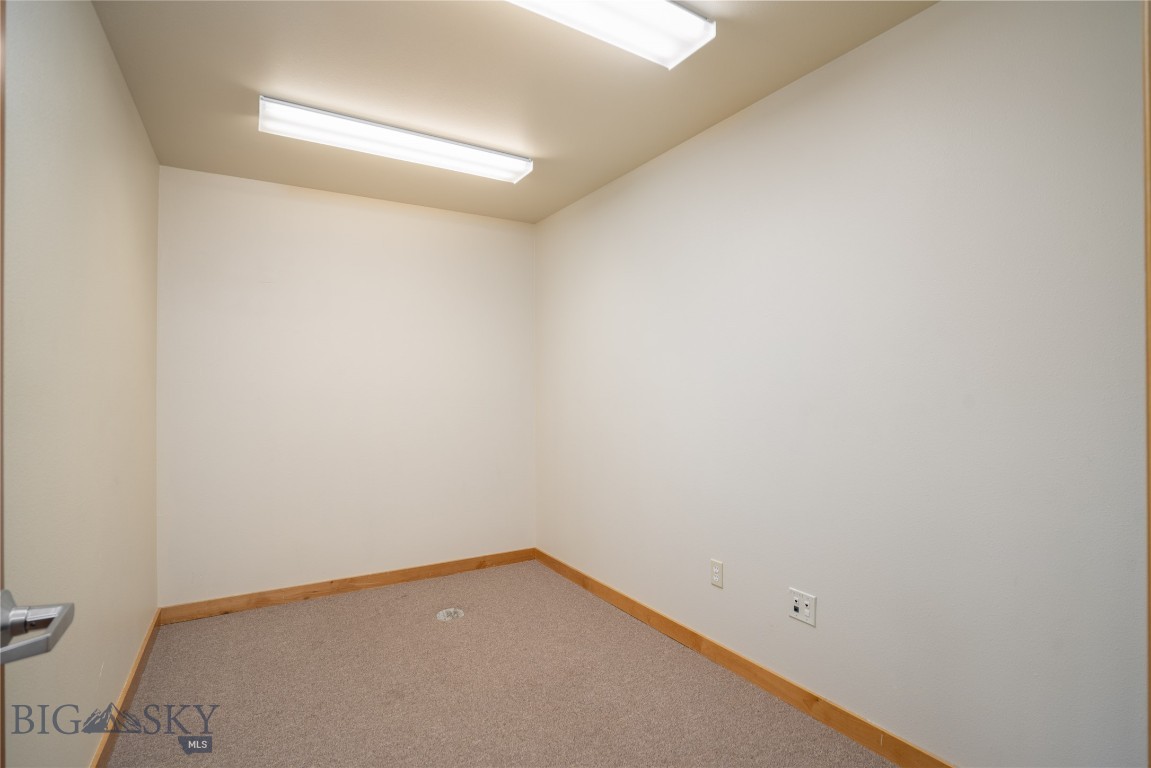 3825 Valley Commons Dr 2