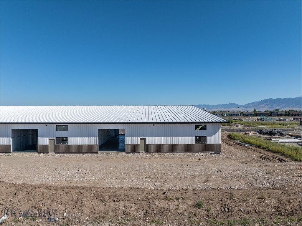 110 Stone River Road 1