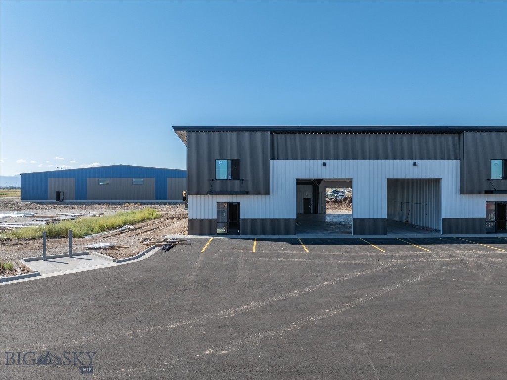 110 Stone River Road 1
