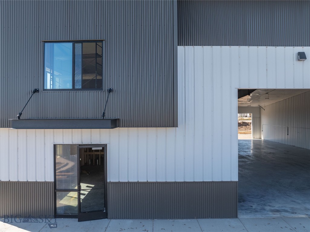 110 Stone River Road 2