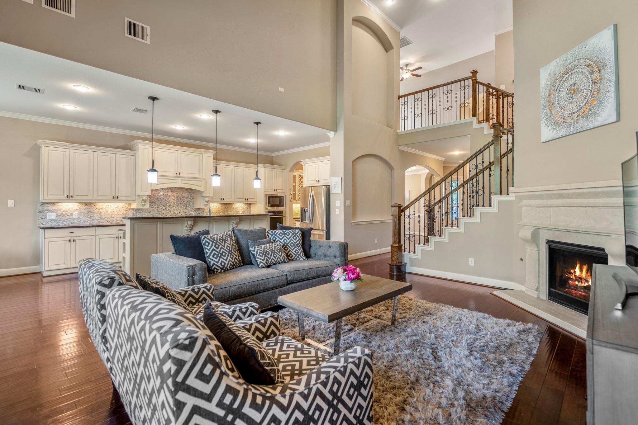 6815 Cottonwood Crest Lane