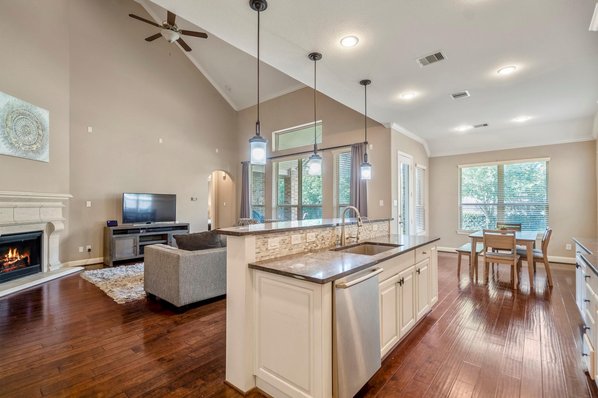 6815 Cottonwood Crest Lane