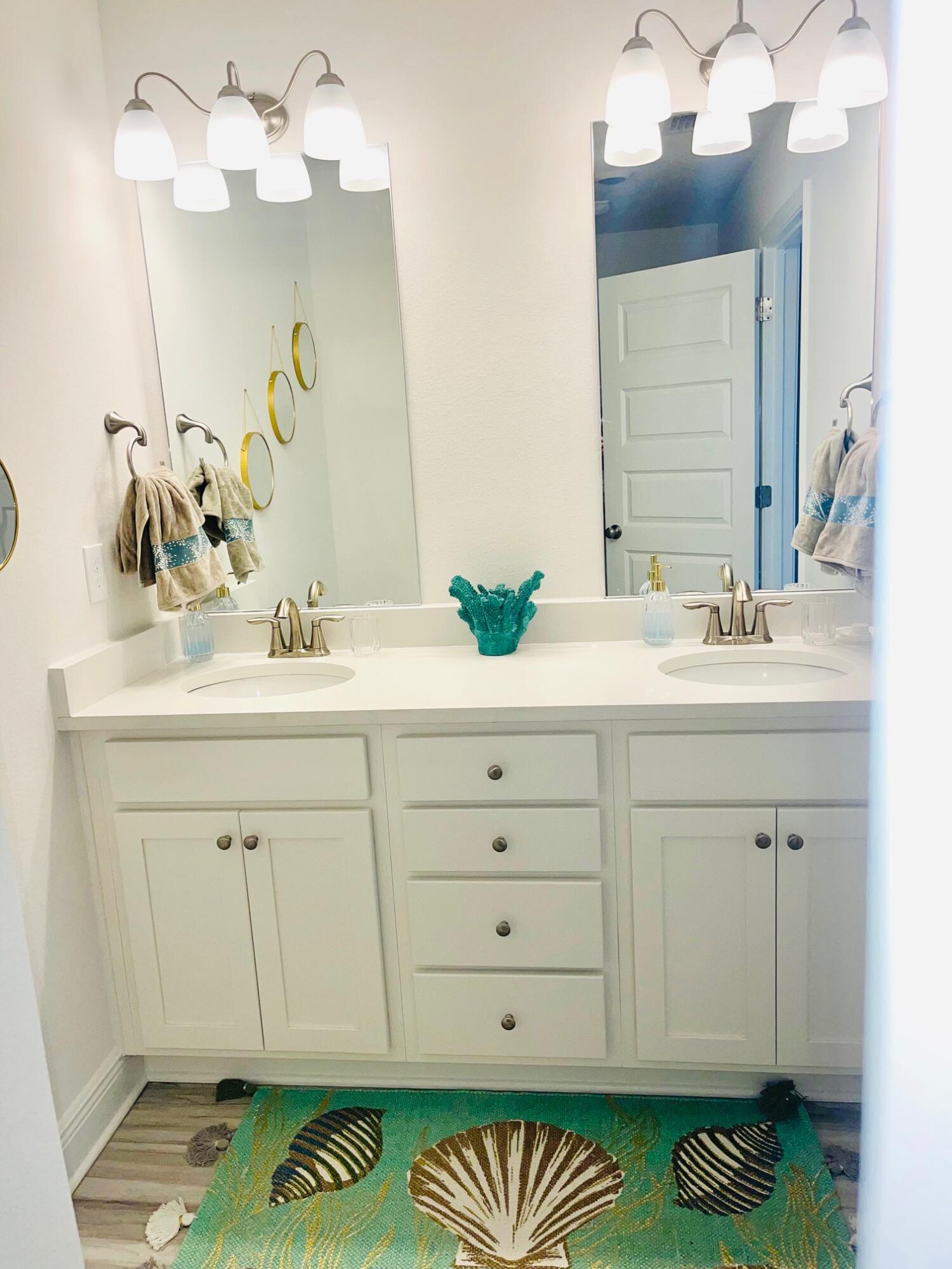 12 N Leviathan Court