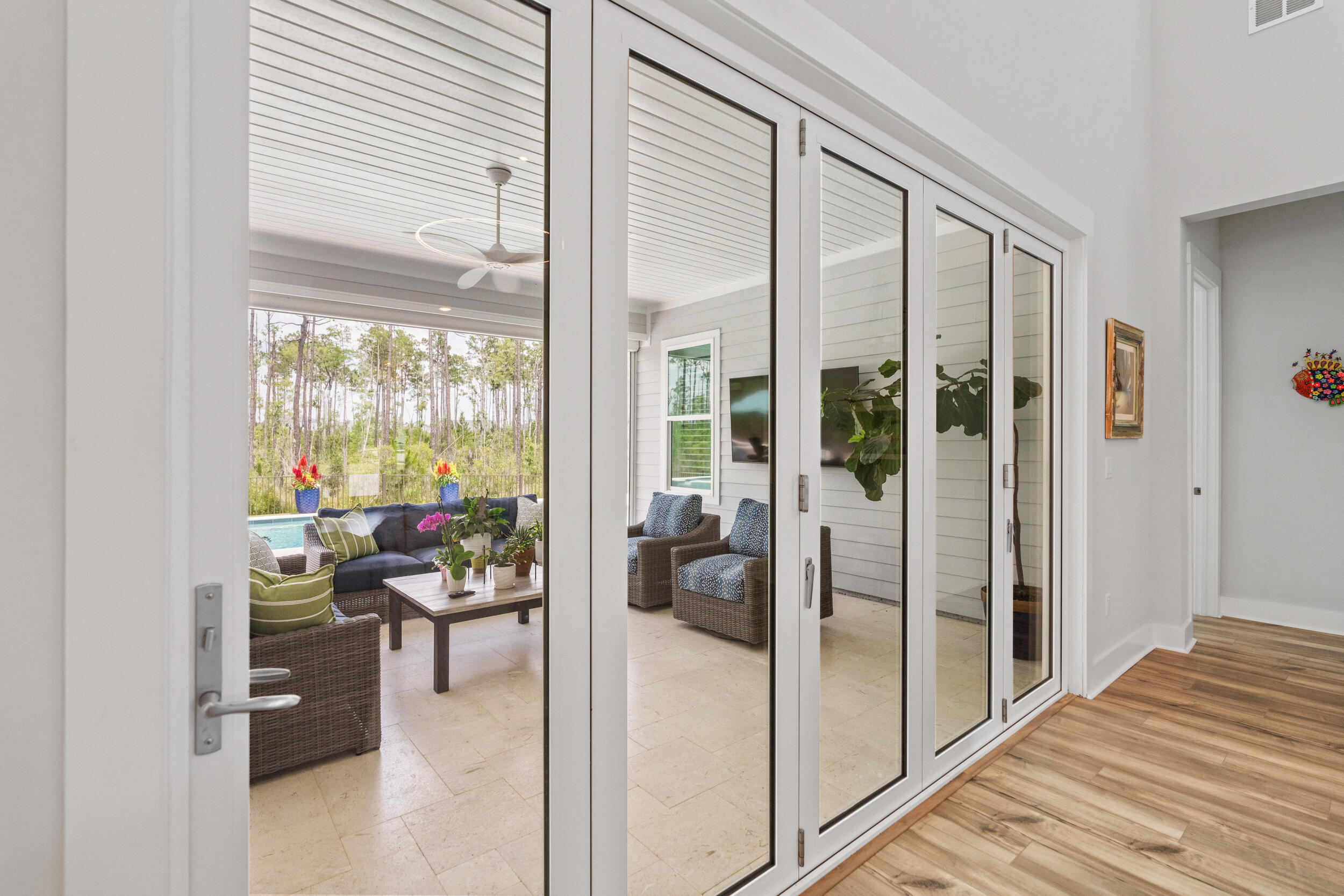 276 W Lafayette Road