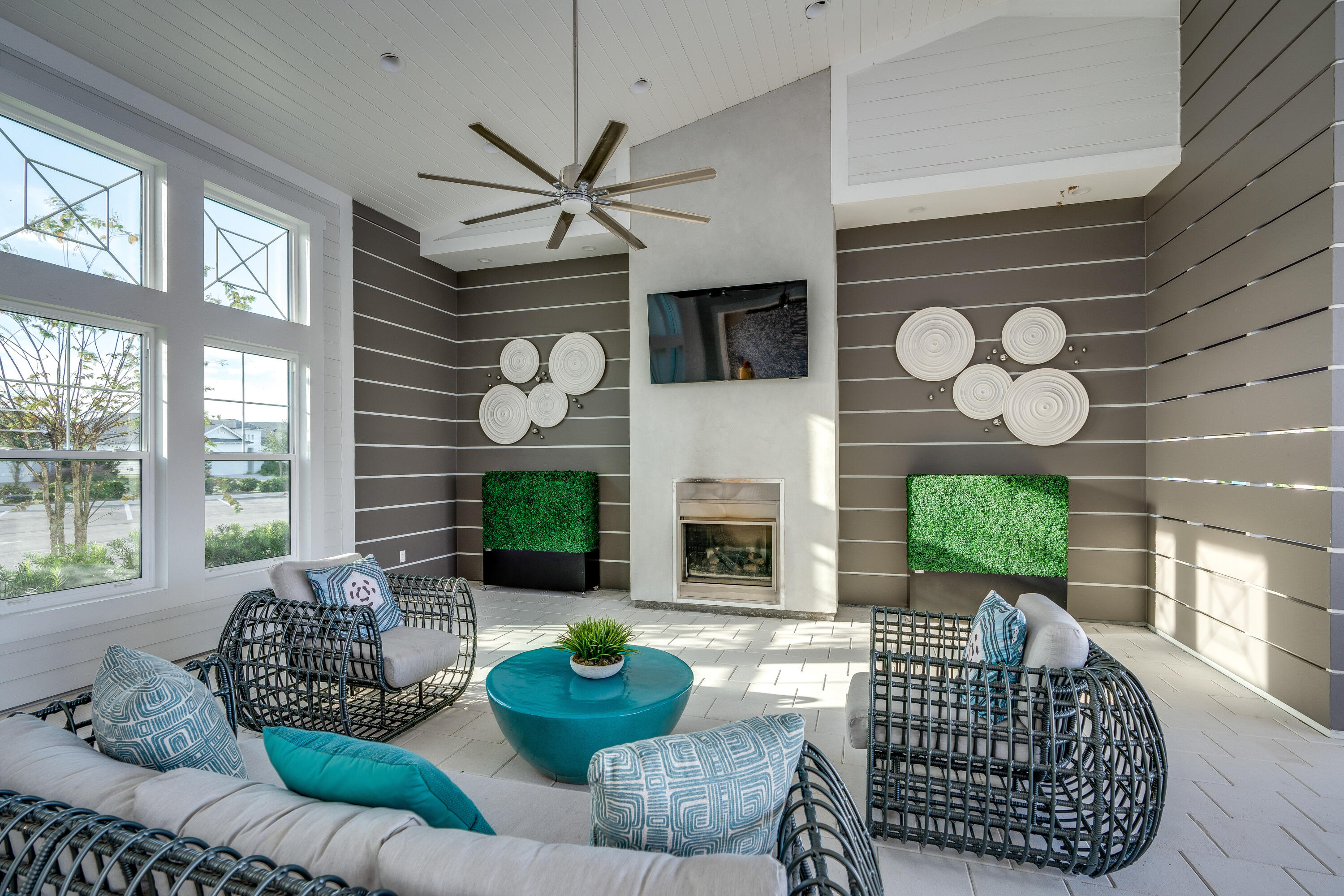 276 W Lafayette Road