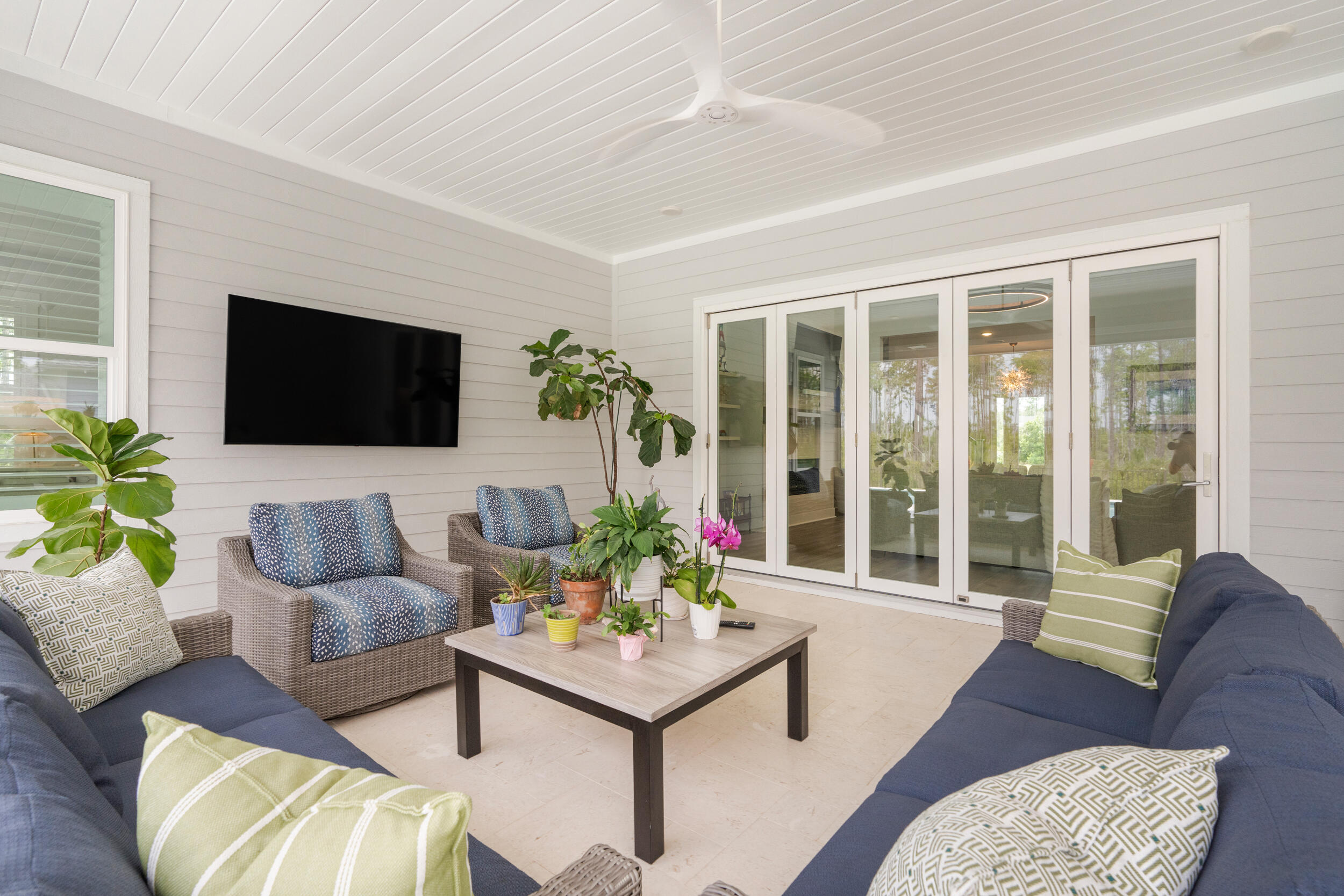 276 W Lafayette Road