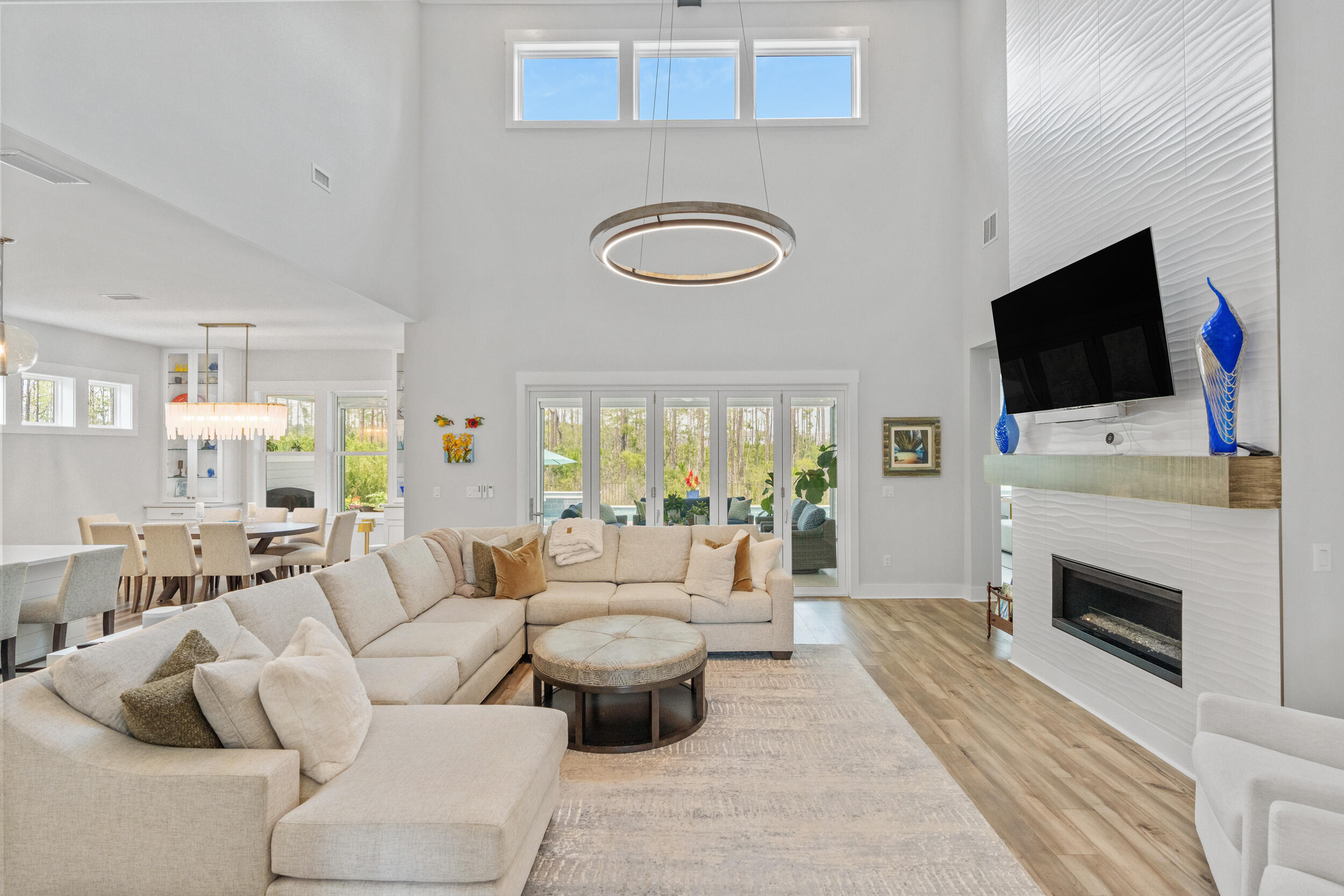 276 W Lafayette Road