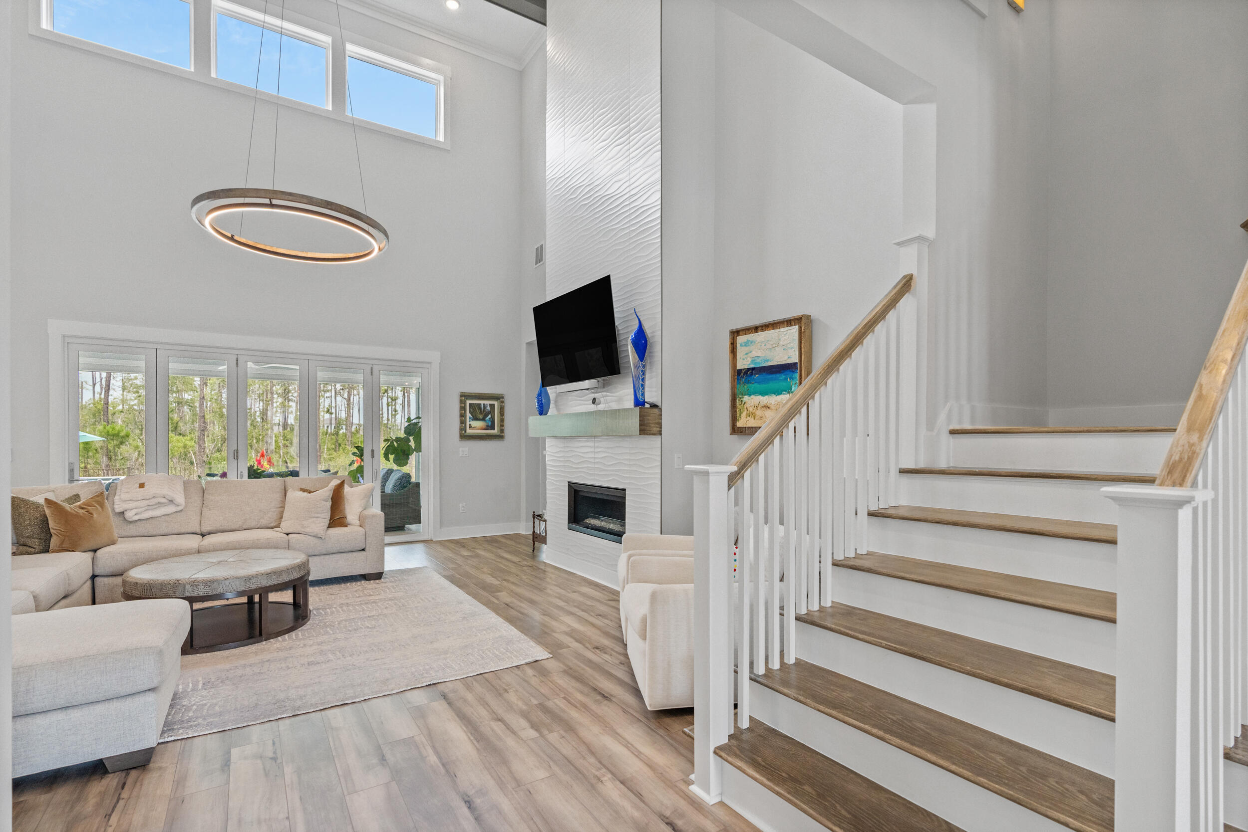 276 W Lafayette Road