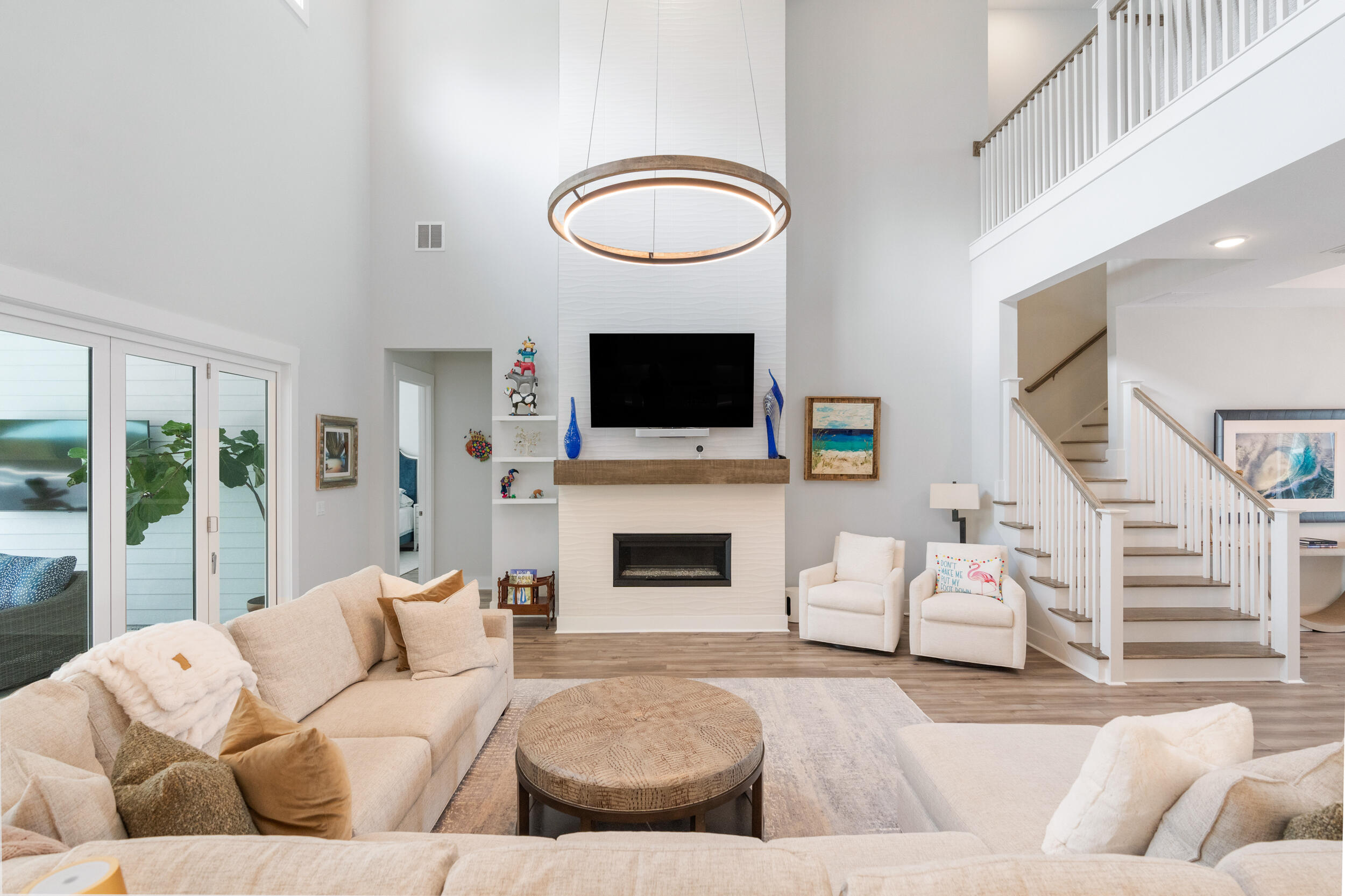 276 W Lafayette Road