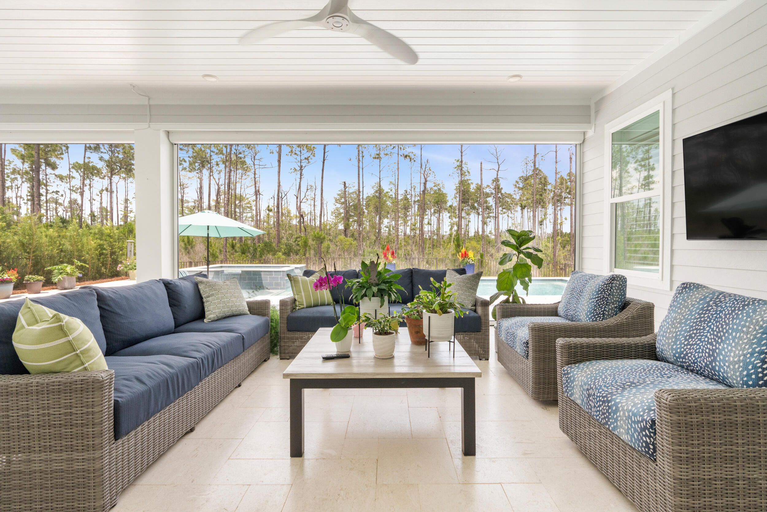 276 W Lafayette Road