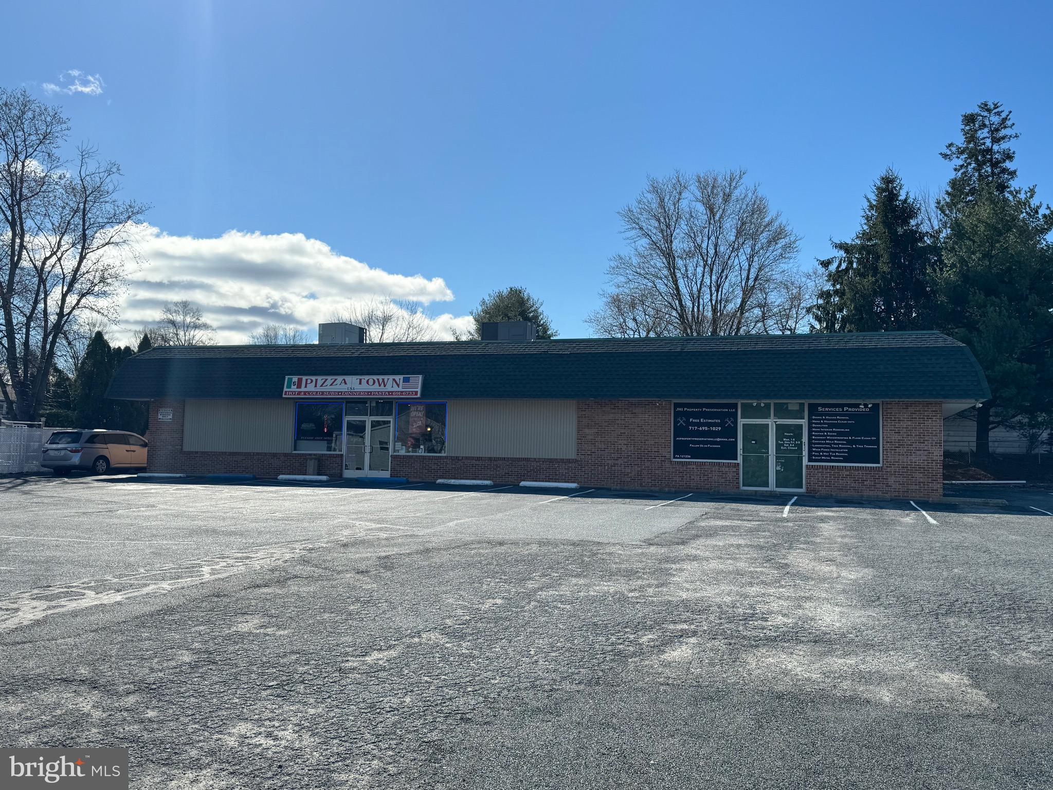 2 Pine Tree Dr